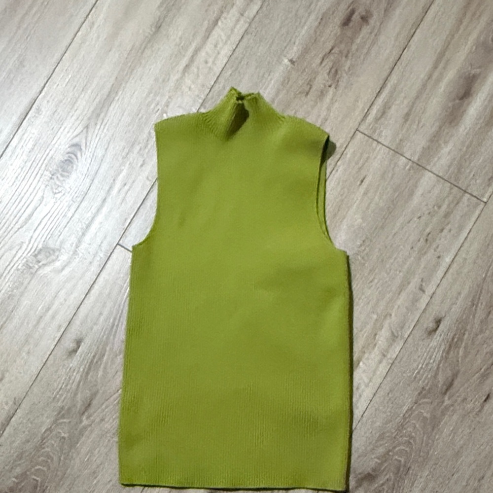 Chic Sleeveless Lime Green Tank Top